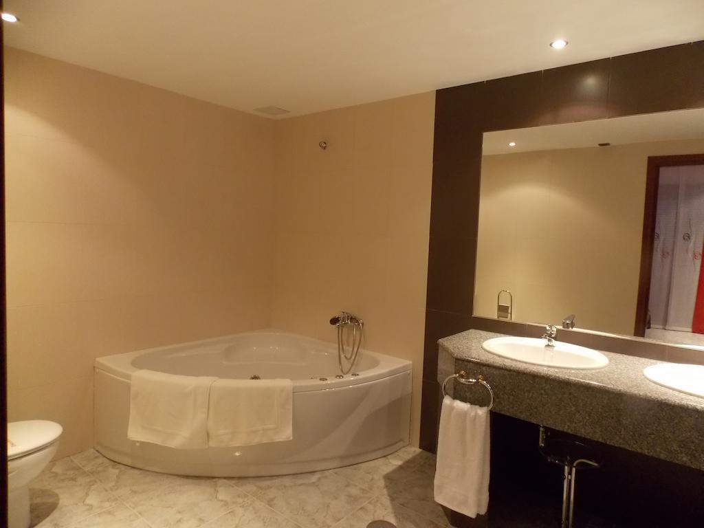 Hotel San Cristobal Coria Zimmer foto