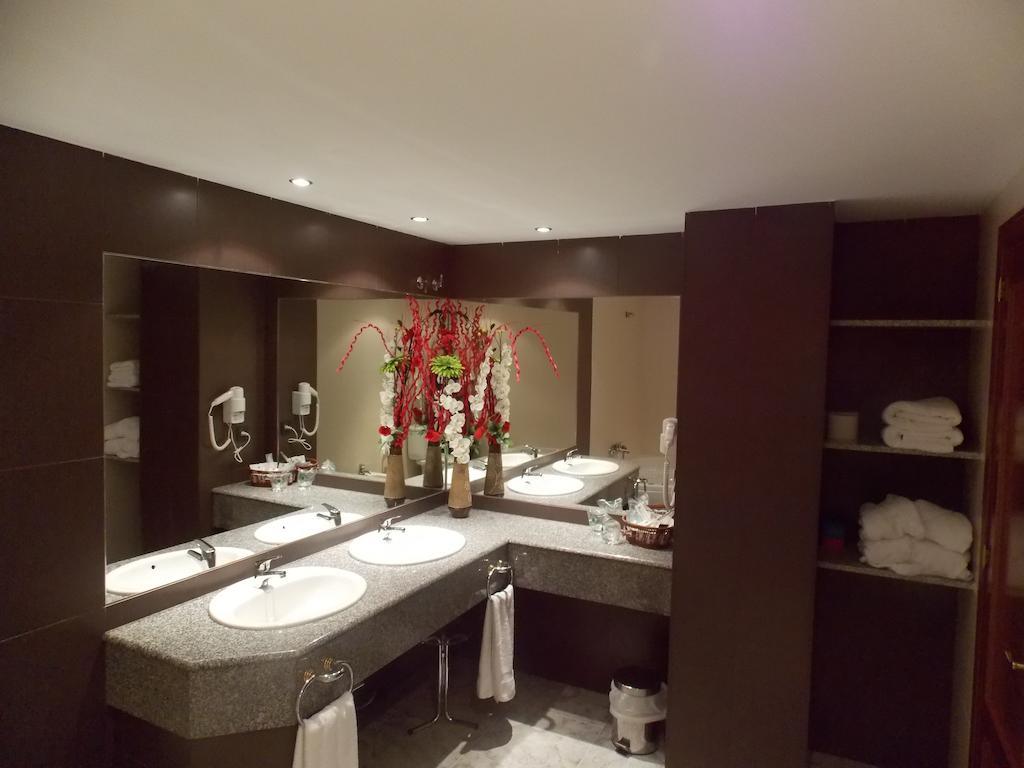 Hotel San Cristobal Coria Zimmer foto